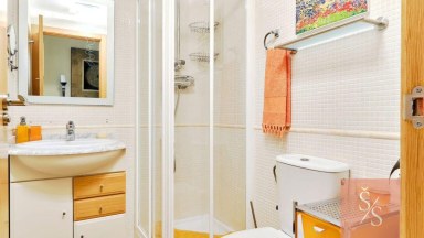 Prostorný apartmán s turistickou licencí 700 metrů od pláže v Campoamor