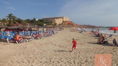 Prostorný apartmán s turistickou licencí 700 metrů od pláže v Campoamor