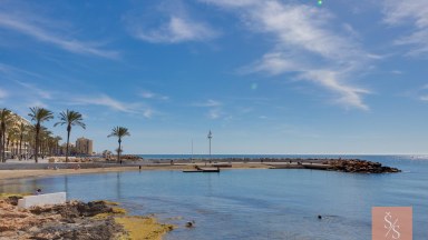 Byt se 3 ložnicemi 200 metrů od pláže Playa del Cura, Torrevieja