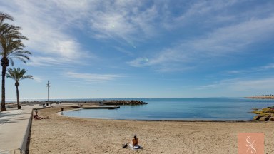 Byt se 3 ložnicemi 200 metrů od pláže Playa del Cura, Torrevieja