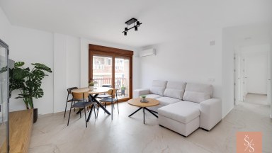 Kompletně zrekonstruovaný penthouse jen 40 metrů od pláže Playa del Acequión