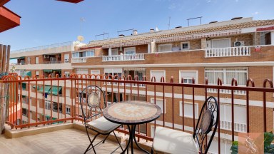 Kompletně zrekonstruovaný penthouse jen 40 metrů od pláže Playa del Acequión