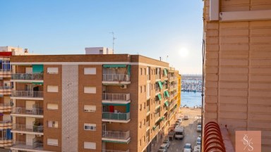 Kompletně zrekonstruovaný penthouse jen 40 metrů od pláže Playa del Acequión
