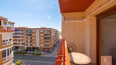 Kompletně zrekonstruovaný penthouse jen 40 metrů od pláže Playa del Acequión
