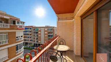 Kompletně zrekonstruovaný penthouse jen 40 metrů od pláže Playa del Acequión