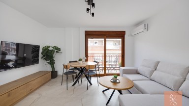 Kompletně zrekonstruovaný penthouse jen 40 metrů od pláže Playa del Acequión