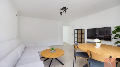 Kompletně zrekonstruovaný penthouse jen 40 metrů od pláže Playa del Acequión