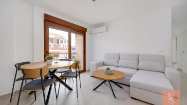 Kompletně zrekonstruovaný penthouse jen 40 metrů od pláže Playa del Acequión