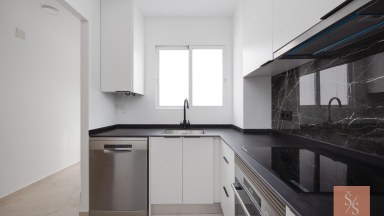 Kompletně zrekonstruovaný penthouse jen 40 metrů od pláže Playa del Acequión