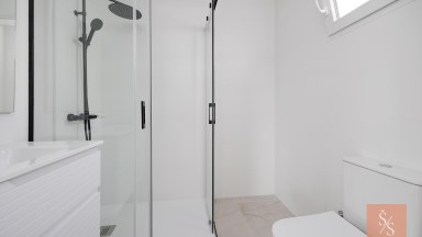 Kompletně zrekonstruovaný penthouse jen 40 metrů od pláže Playa del Acequión