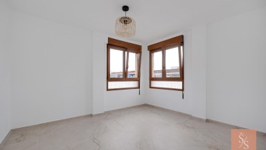 Kompletně zrekonstruovaný penthouse jen 40 metrů od pláže Playa del Acequión