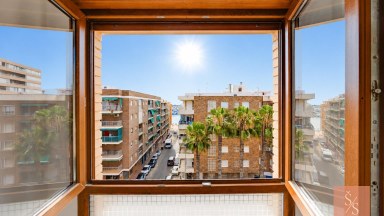 Kompletně zrekonstruovaný penthouse jen 40 metrů od pláže Playa del Acequión