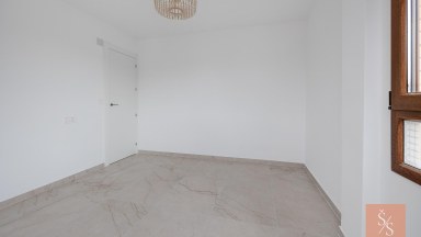 Kompletně zrekonstruovaný penthouse jen 40 metrů od pláže Playa del Acequión