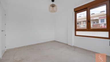 Kompletně zrekonstruovaný penthouse jen 40 metrů od pláže Playa del Acequión