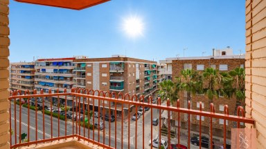 Kompletně zrekonstruovaný penthouse jen 40 metrů od pláže Playa del Acequión