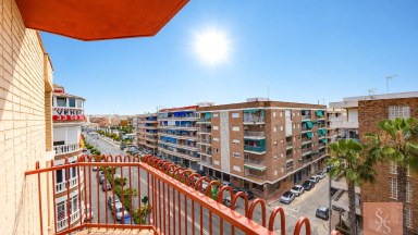 Kompletně zrekonstruovaný penthouse jen 40 metrů od pláže Playa del Acequión