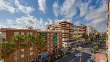 Kompletně zrekonstruovaný penthouse jen 40 metrů od pláže Playa del Acequión