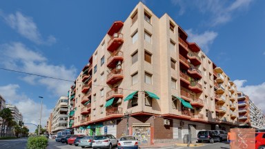 Kompletně zrekonstruovaný penthouse jen 40 metrů od pláže Playa del Acequión