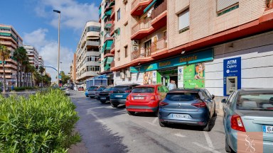 Kompletně zrekonstruovaný penthouse jen 40 metrů od pláže Playa del Acequión