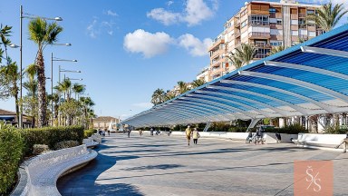 Kompletně zrekonstruovaný penthouse jen 40 metrů od pláže Playa del Acequión