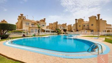 Řadový dům typu Quad v Playa Flamenca