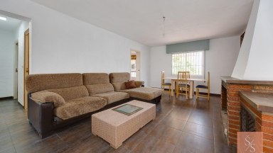 Vila s velkým pozemkem a potenciálem rekonstrukce v Montezenia