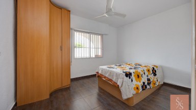 Vila s velkým pozemkem a potenciálem rekonstrukce v Montezenia