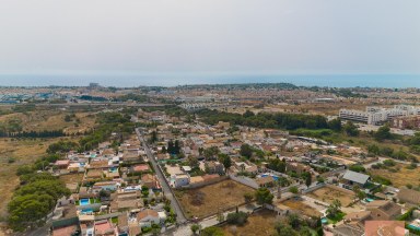 Vila s velkým pozemkem a potenciálem rekonstrukce v Montezenia