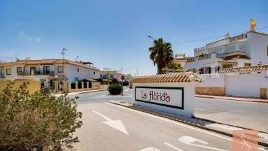 Samostatně stojící vila se soukromým bazénem v La Florida