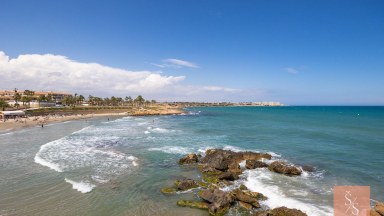 Samostatně stojící vila se soukromým bazénem v La Florida