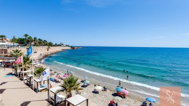 Samostatně stojící vila se soukromým bazénem v La Florida