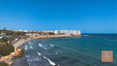 Samostatně stojící vila se soukromým bazénem v La Florida