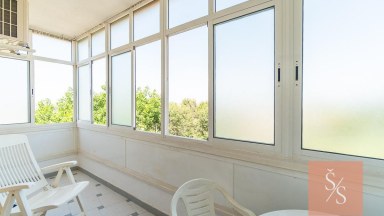 Prostorný apartmán s výhledem na laguny jen 180 metrů od moře v La Mata