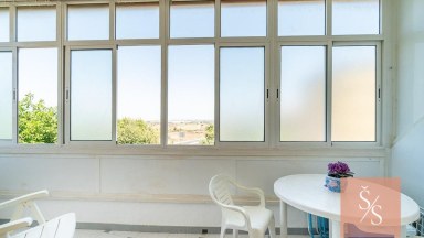 Prostorný apartmán s výhledem na laguny jen 180 metrů od moře v La Mata