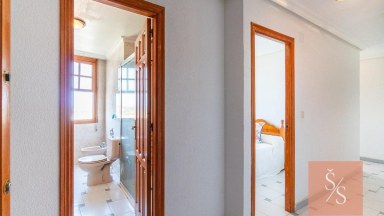 Prostorný apartmán s výhledem na laguny jen 180 metrů od moře v La Mata