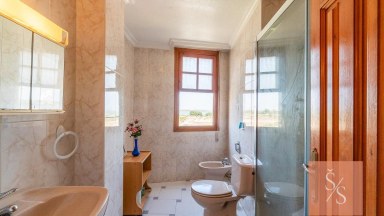 Prostorný apartmán s výhledem na laguny jen 180 metrů od moře v La Mata