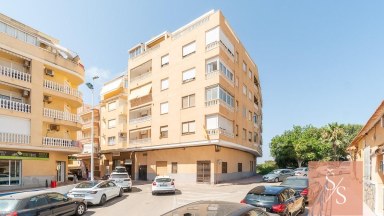 Prostorný apartmán s výhledem na laguny jen 180 metrů od moře v La Mata