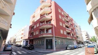 Byt v centru Torrevieja s garáží a skladem
