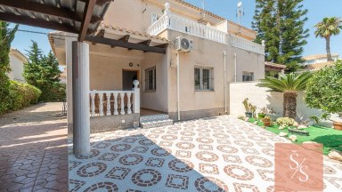 Prostorná dvojvila se zahradou v Playa Flamenca