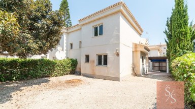 Prostorná dvojvila se zahradou v Playa Flamenca