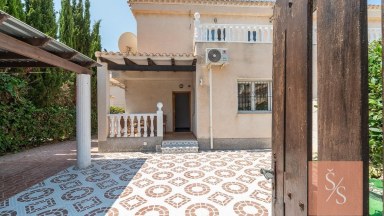 Prostorná dvojvila se zahradou v Playa Flamenca