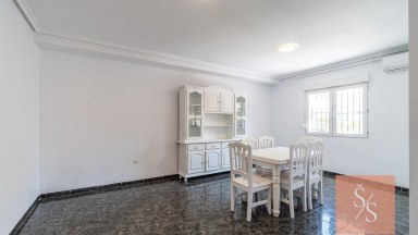 Prostorná dvojvila se zahradou v Playa Flamenca