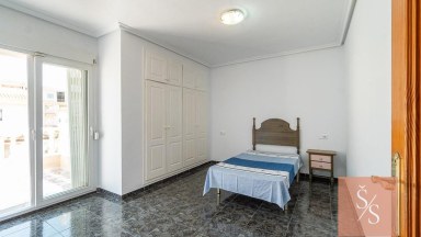 Prostorná dvojvila se zahradou v Playa Flamenca