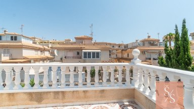 Prostorná dvojvila se zahradou v Playa Flamenca