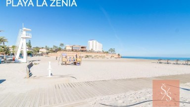 Prostorná dvojvila se zahradou v Playa Flamenca