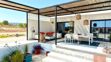 Luxusní vila s domem pro hosty a panoramatickým výhledem v Pinoso