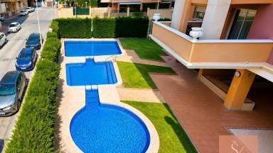 Prostorný apartmán s bazénem a garáží jen 100 metrů od pláže Playa de los Locos