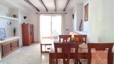Prostorný apartmán s bazénem a garáží jen 100 metrů od pláže Playa de los Locos