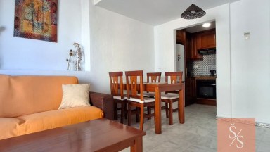 Prostorný apartmán s bazénem a garáží jen 100 metrů od pláže Playa de los Locos