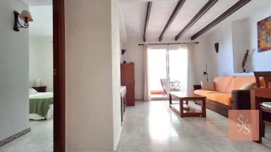 Prostorný apartmán s bazénem a garáží jen 100 metrů od pláže Playa de los Locos